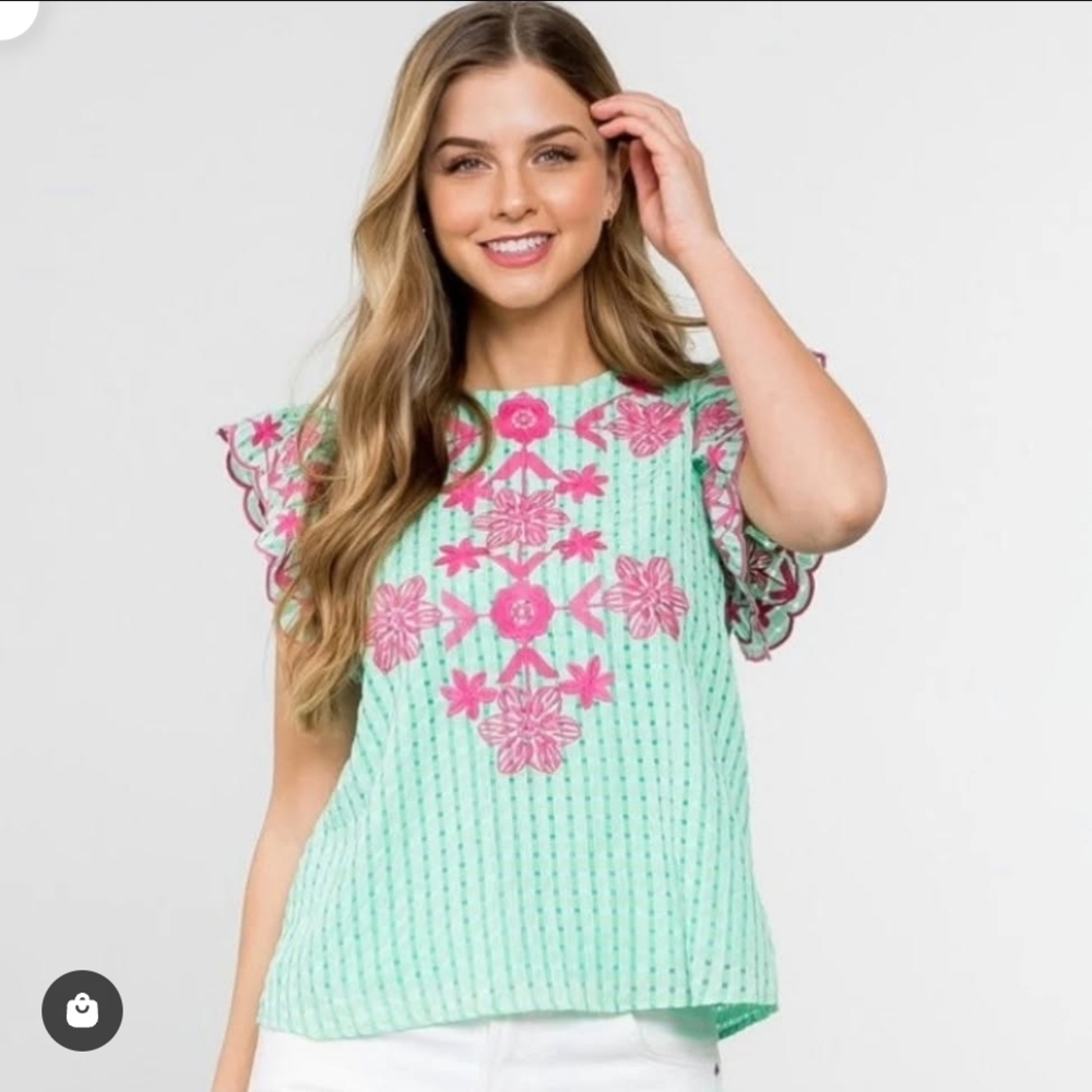 THML Green and White Flutter Sleeve Graphic Blouse
